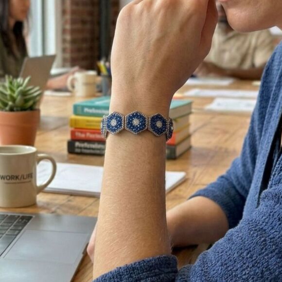 unbranded Jewelry - Vintage Silver Tone Hexagon Blue Seed Beads Stretch Bracele EUC